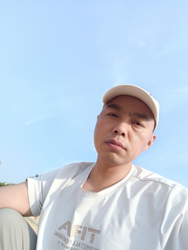 哥哥的第一张照片--滨州闪婚服务中心